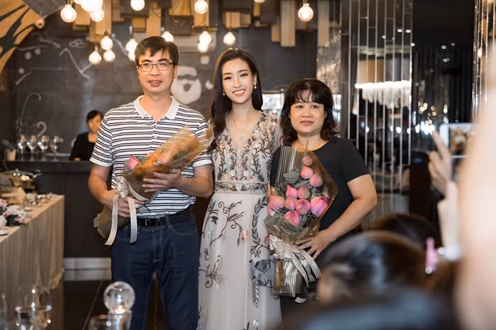 Dàn Hoa hậu chia sẻ xúc động dịp 20/10, cùng kêu gọi hướng về miền Trung ruột thịt ảnh 3