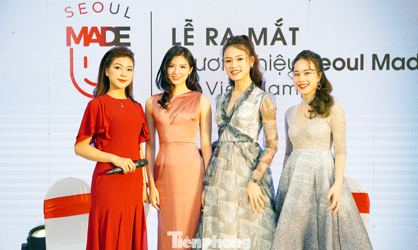 Hotgirl Việt khoe sắc cùng Hoa hậu Hàn Quốc ảnh 1