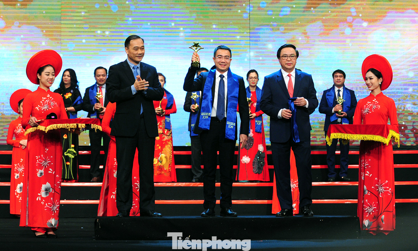 Bất ngờ xuất hiện doanh nhân trẻ Sao Đỏ thứ 11 ảnh 8