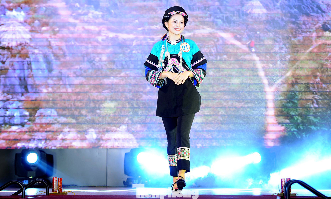 Ngắm thiếu nữ Lào Cai khoe sắc với trang phục dân tộc ảnh 1