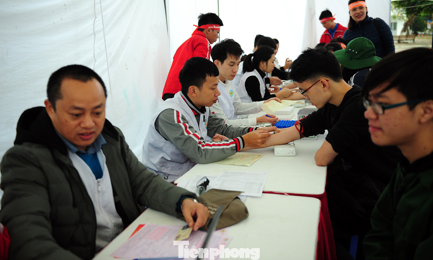 Dấu ấn tuổi 18 trong ngày hội hiến máu tình nguyện Chủ nhật Đỏ ảnh 2