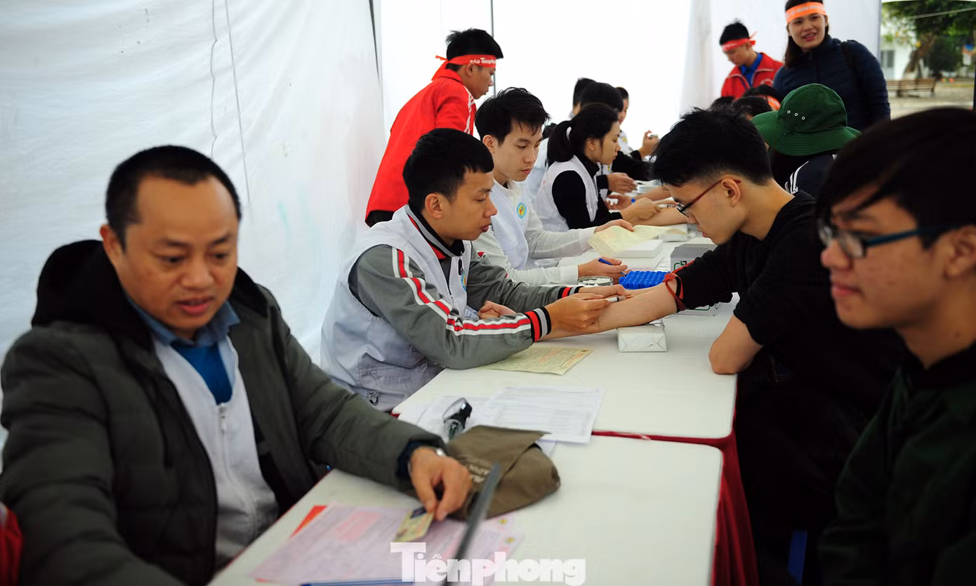 Dấu ấn tuổi 18 trong ngày hội hiến máu tình nguyện Chủ nhật Đỏ ảnh 2