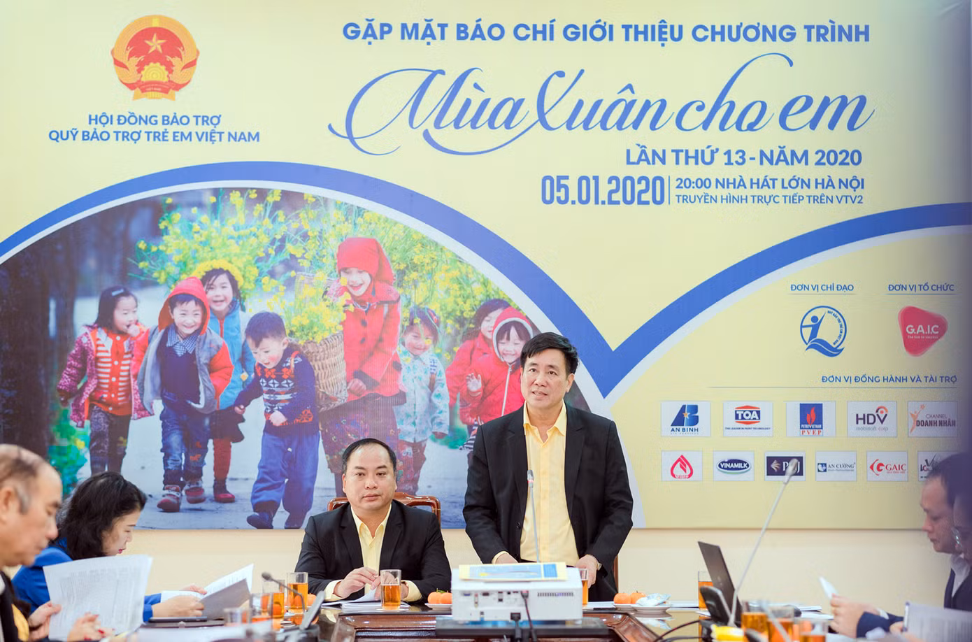 3,8 tỷ đồng quà Tết tặng trẻ em có hoàn cảnh đặc biệt ảnh 1