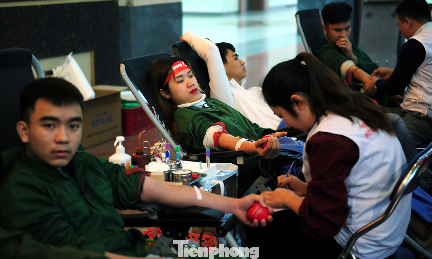 Dấu ấn tuổi 18 trong ngày hội hiến máu tình nguyện Chủ nhật Đỏ ảnh 4