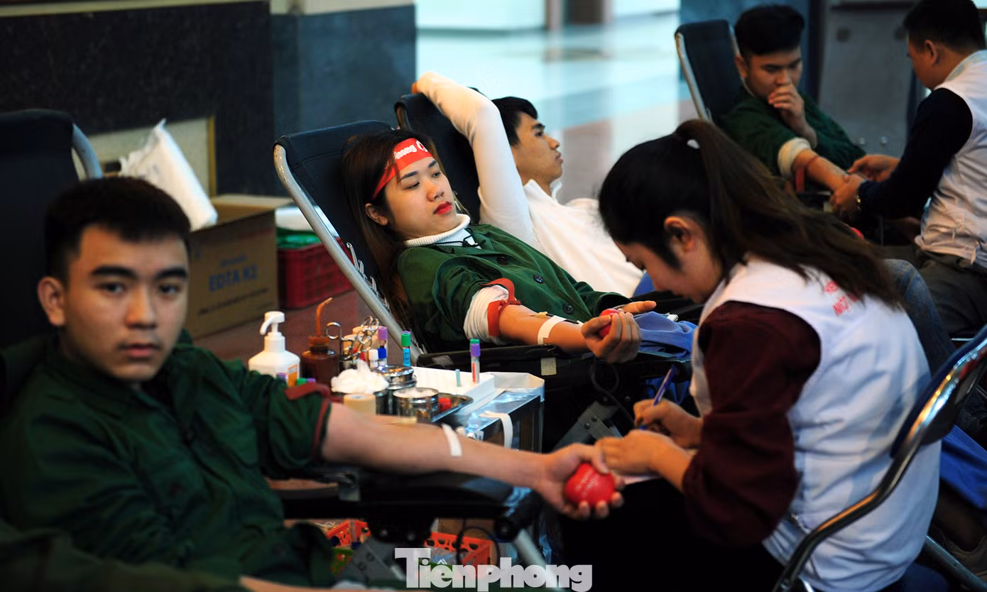 Dấu ấn tuổi 18 trong ngày hội hiến máu tình nguyện Chủ nhật Đỏ ảnh 4