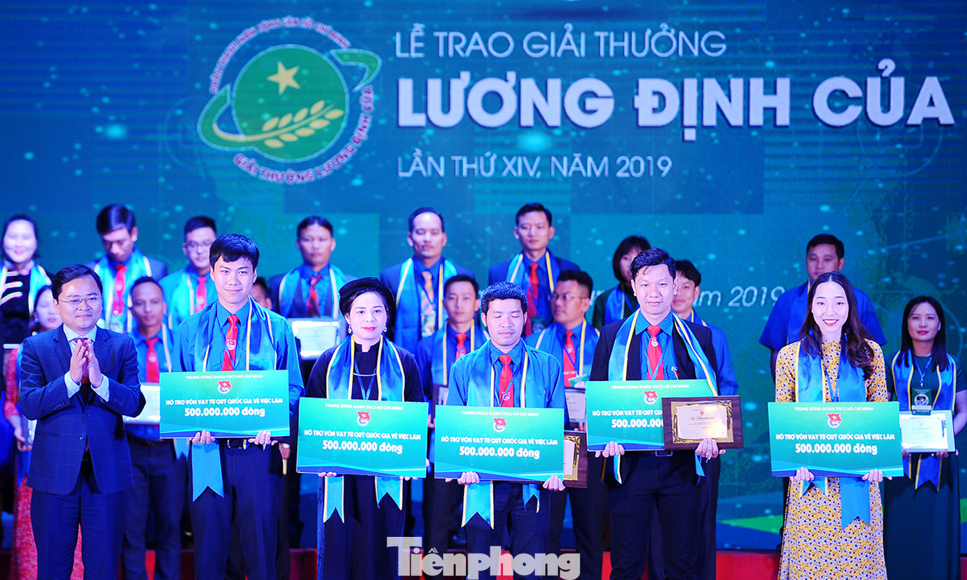 Người đẹp Cao nguyên đá được trao giải thưởng Lương Định Của ảnh 6