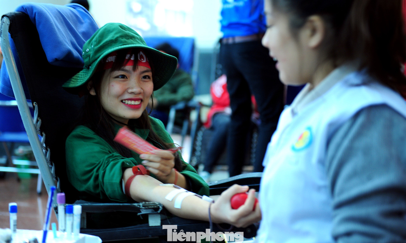 Dấu ấn tuổi 18 trong ngày hội hiến máu tình nguyện Chủ nhật Đỏ ảnh 5