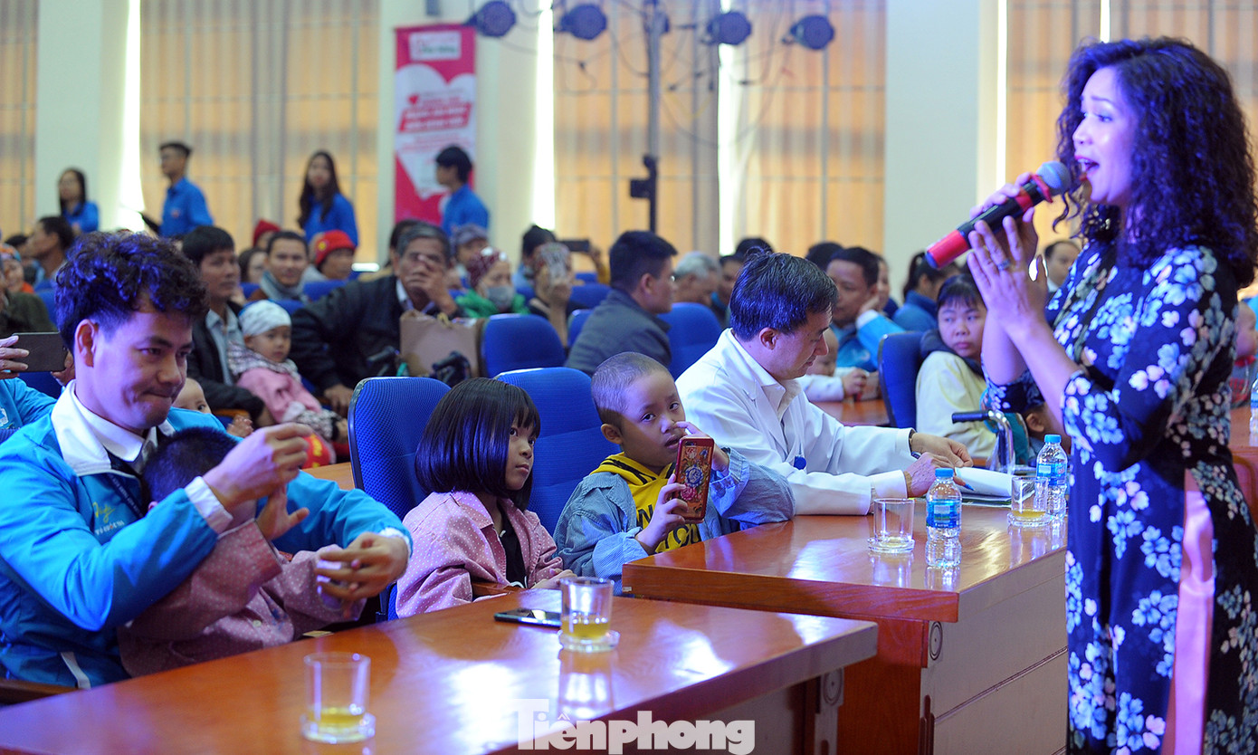 Đại biểu thanh niên mang nụ cười đến viện K Tân Triều ảnh 8