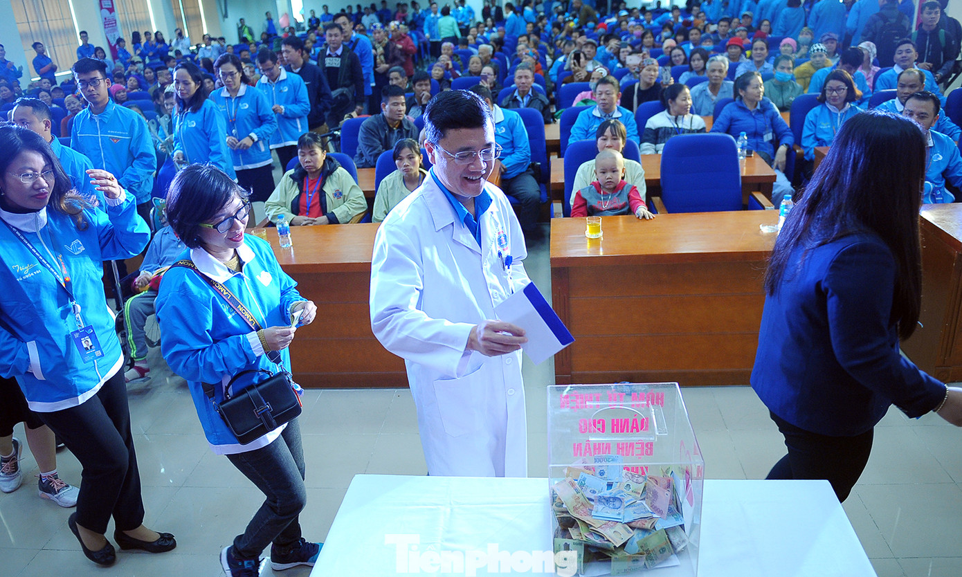 Đại biểu thanh niên mang nụ cười đến viện K Tân Triều ảnh 12