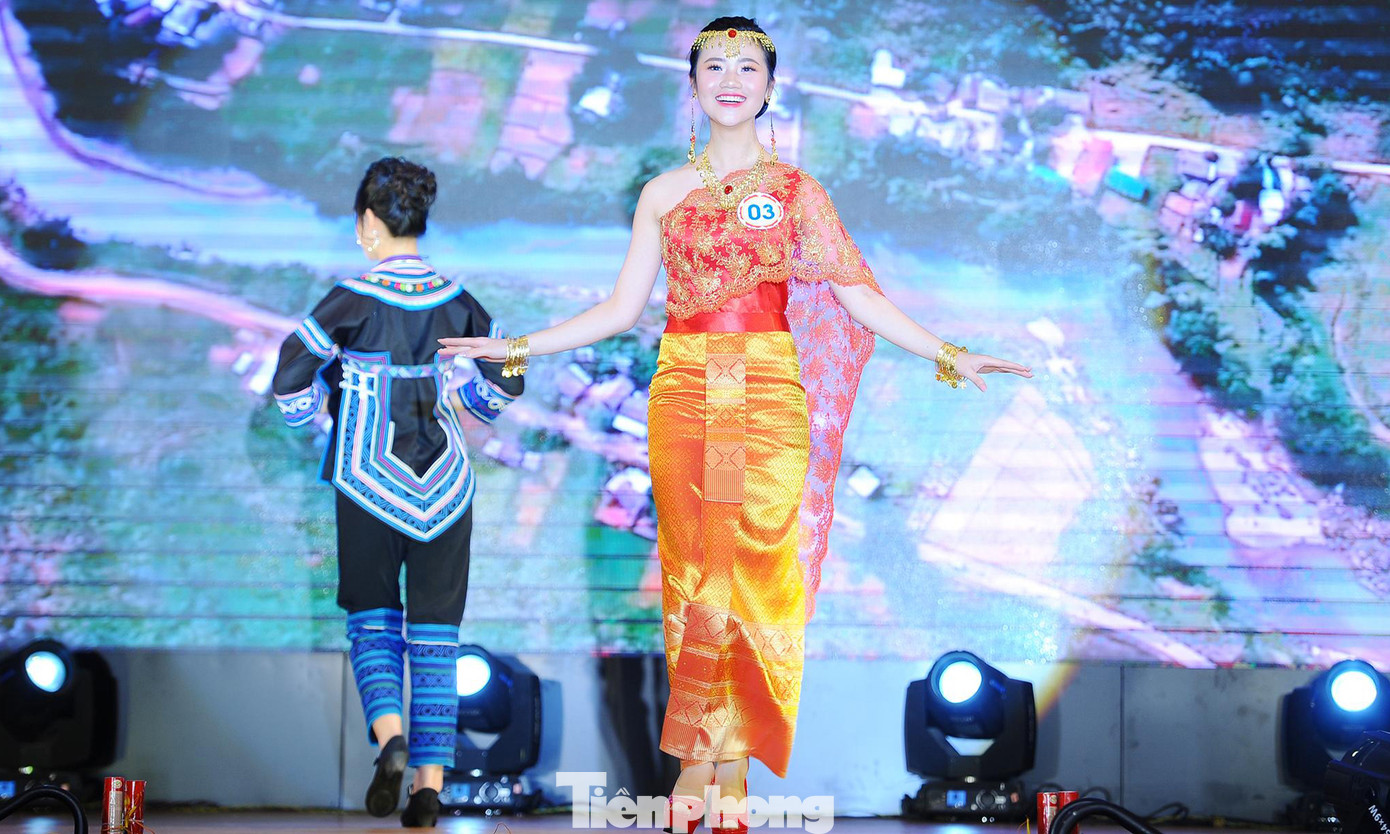 Ngắm thiếu nữ Lào Cai khoe sắc với trang phục dân tộc ảnh 2
