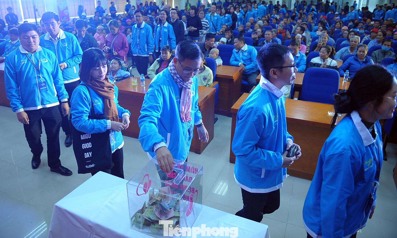 Đại biểu thanh niên mang nụ cười đến viện K Tân Triều ảnh 11