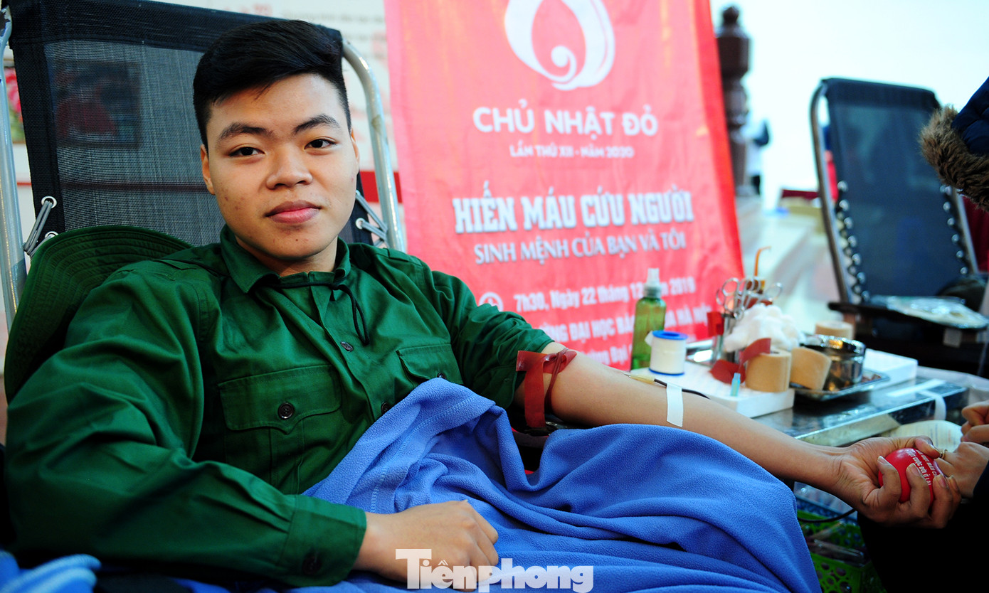 Dấu ấn tuổi 18 trong ngày hội hiến máu tình nguyện Chủ nhật Đỏ ảnh 6