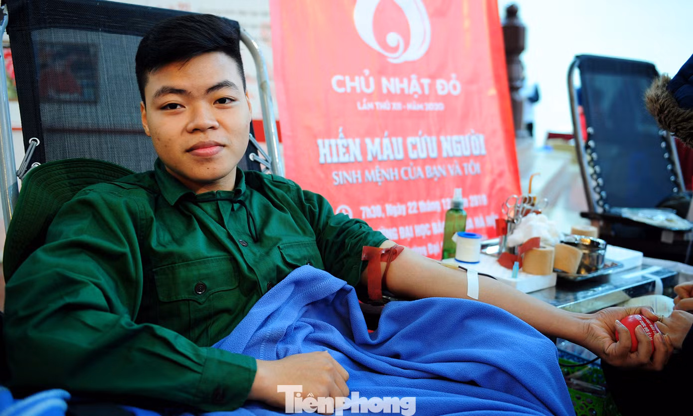 Dấu ấn tuổi 18 trong ngày hội hiến máu tình nguyện Chủ nhật Đỏ ảnh 6