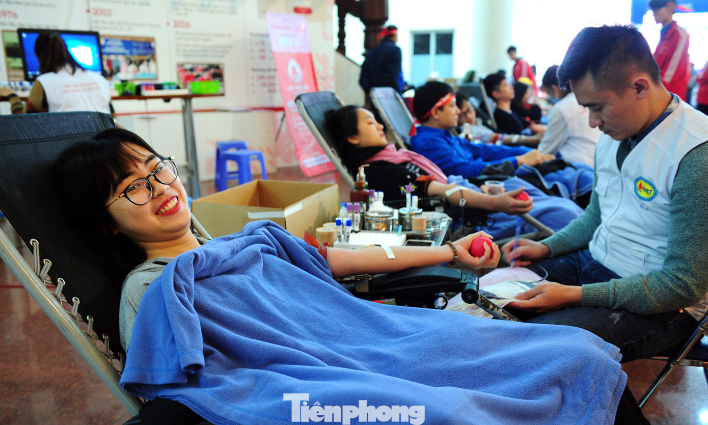 Dấu ấn tuổi 18 trong ngày hội hiến máu tình nguyện Chủ nhật Đỏ ảnh 9