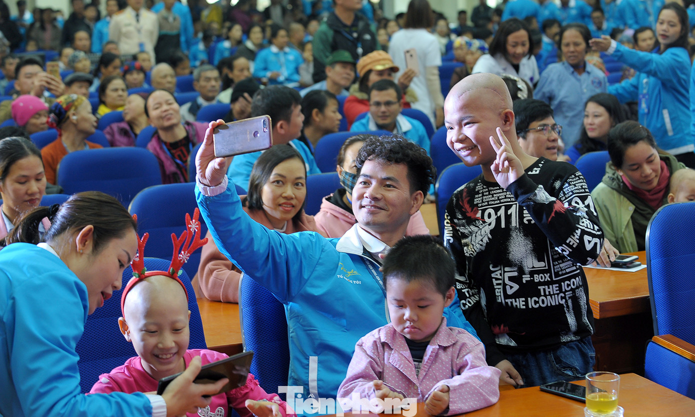 Đại biểu thanh niên mang nụ cười đến viện K Tân Triều ảnh 5