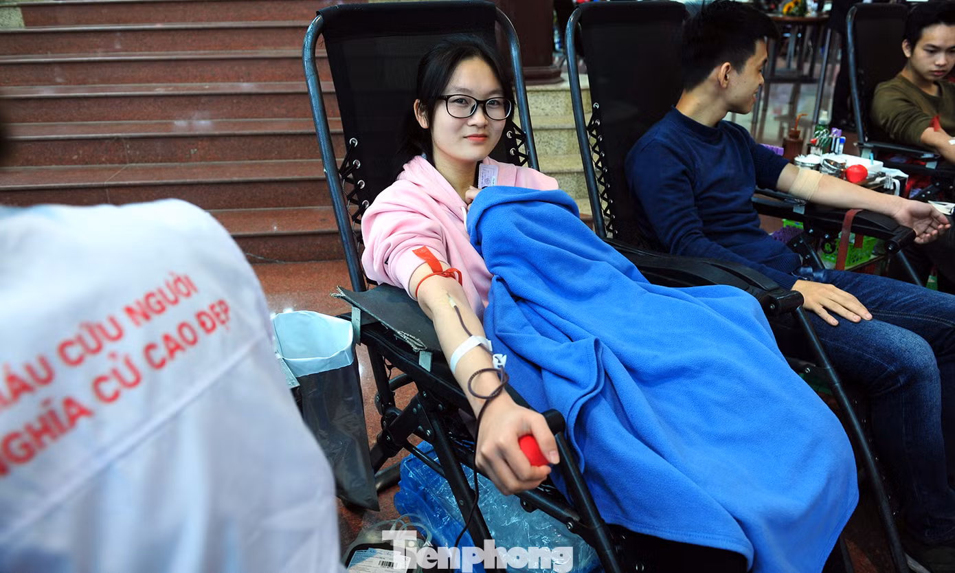 Dấu ấn tuổi 18 trong ngày hội hiến máu tình nguyện Chủ nhật Đỏ ảnh 8