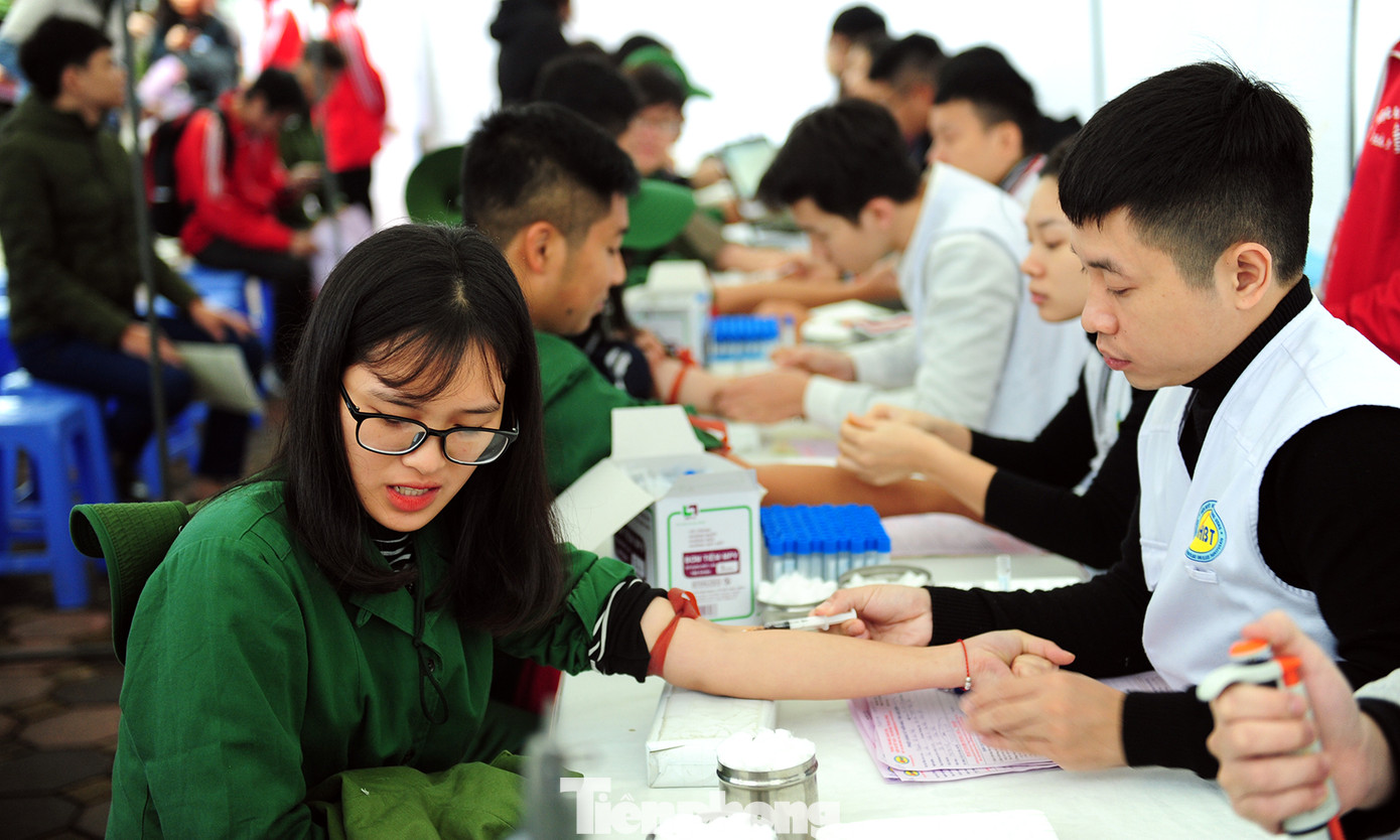 Dấu ấn tuổi 18 trong ngày hội hiến máu tình nguyện Chủ nhật Đỏ ảnh 3