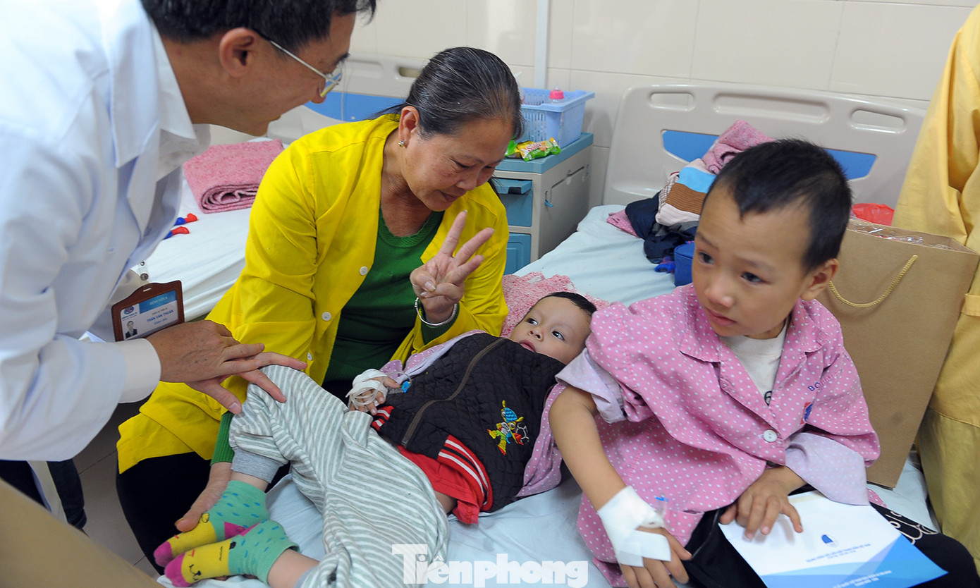 Đại biểu thanh niên mang nụ cười đến viện K Tân Triều ảnh 3