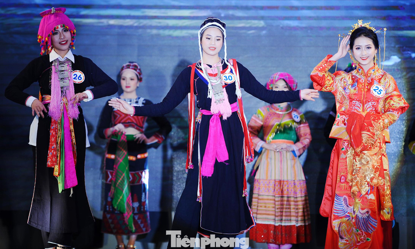 Ngắm thiếu nữ Lào Cai khoe sắc với trang phục dân tộc ảnh 13