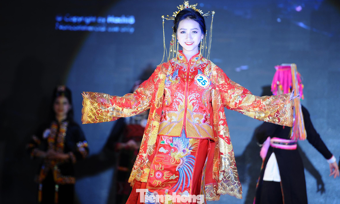 Ngắm thiếu nữ Lào Cai khoe sắc với trang phục dân tộc ảnh 10