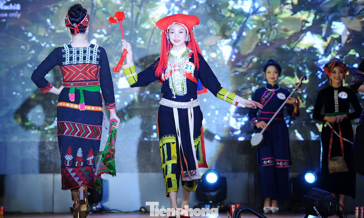 Ngắm thiếu nữ Lào Cai khoe sắc với trang phục dân tộc ảnh 7