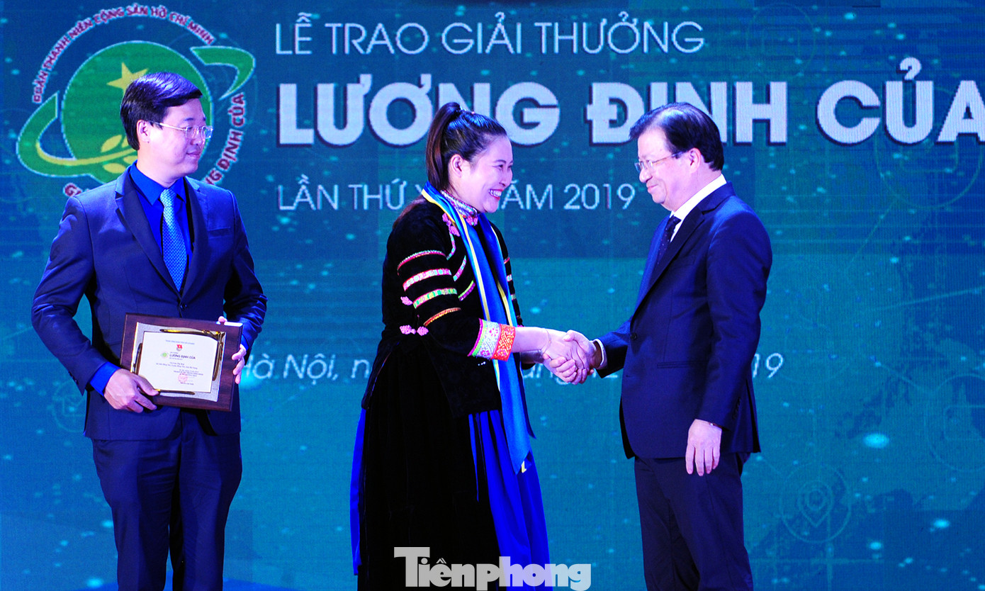 Người đẹp Cao nguyên đá được trao giải thưởng Lương Định Của ảnh 4