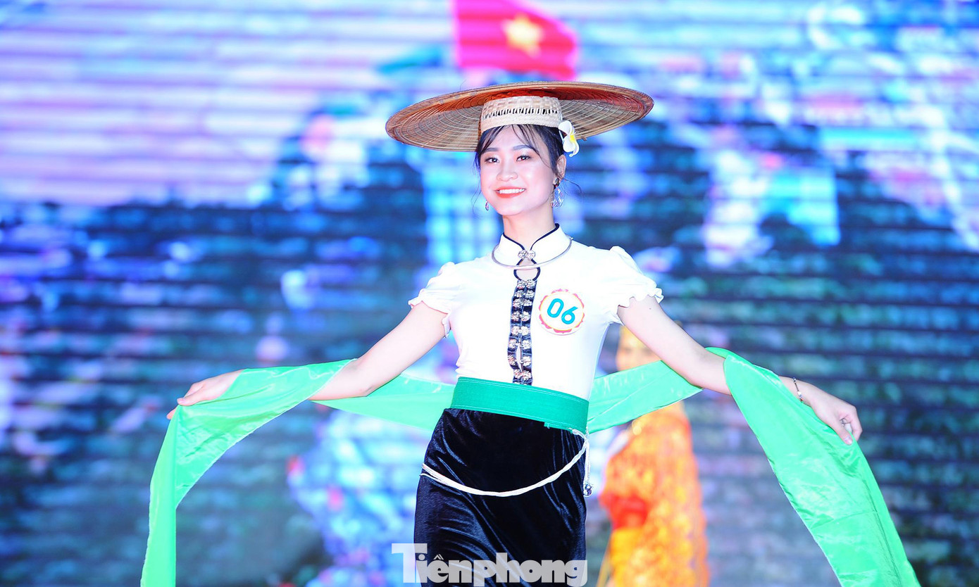 Ngắm thiếu nữ Lào Cai khoe sắc với trang phục dân tộc ảnh 3