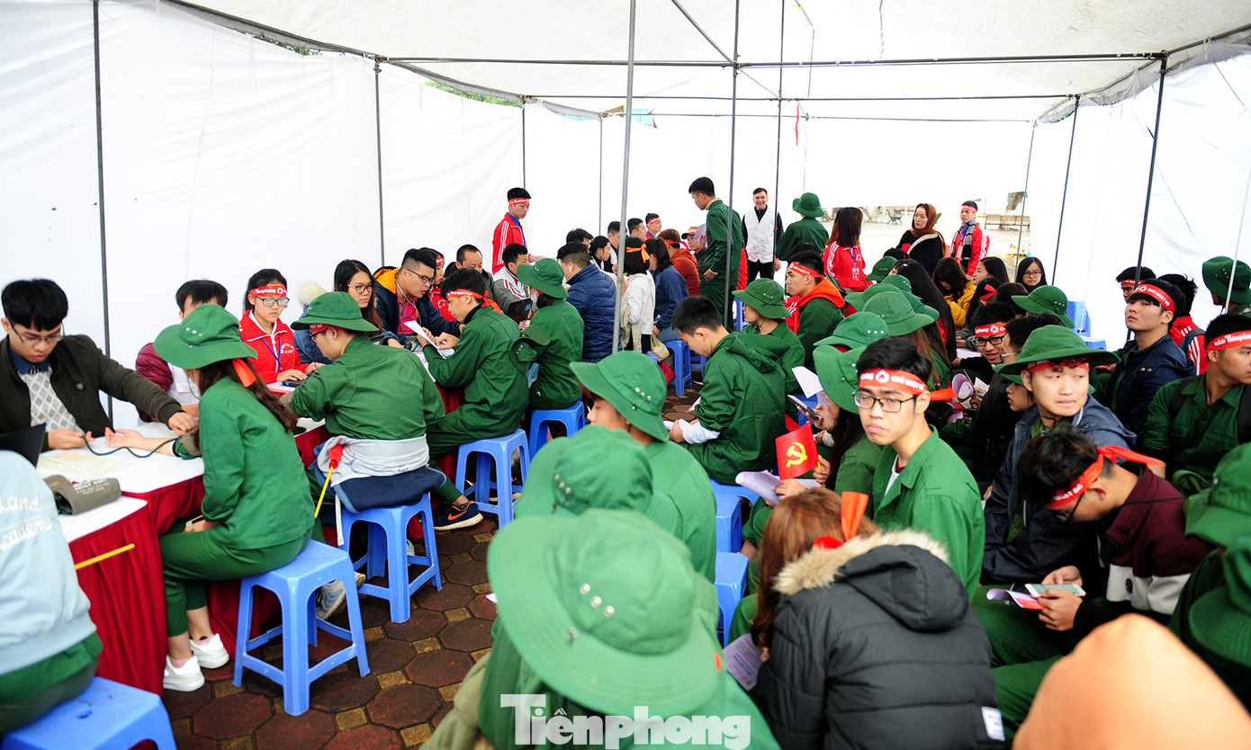 Dấu ấn tuổi 18 trong ngày hội hiến máu tình nguyện Chủ nhật Đỏ ảnh 1