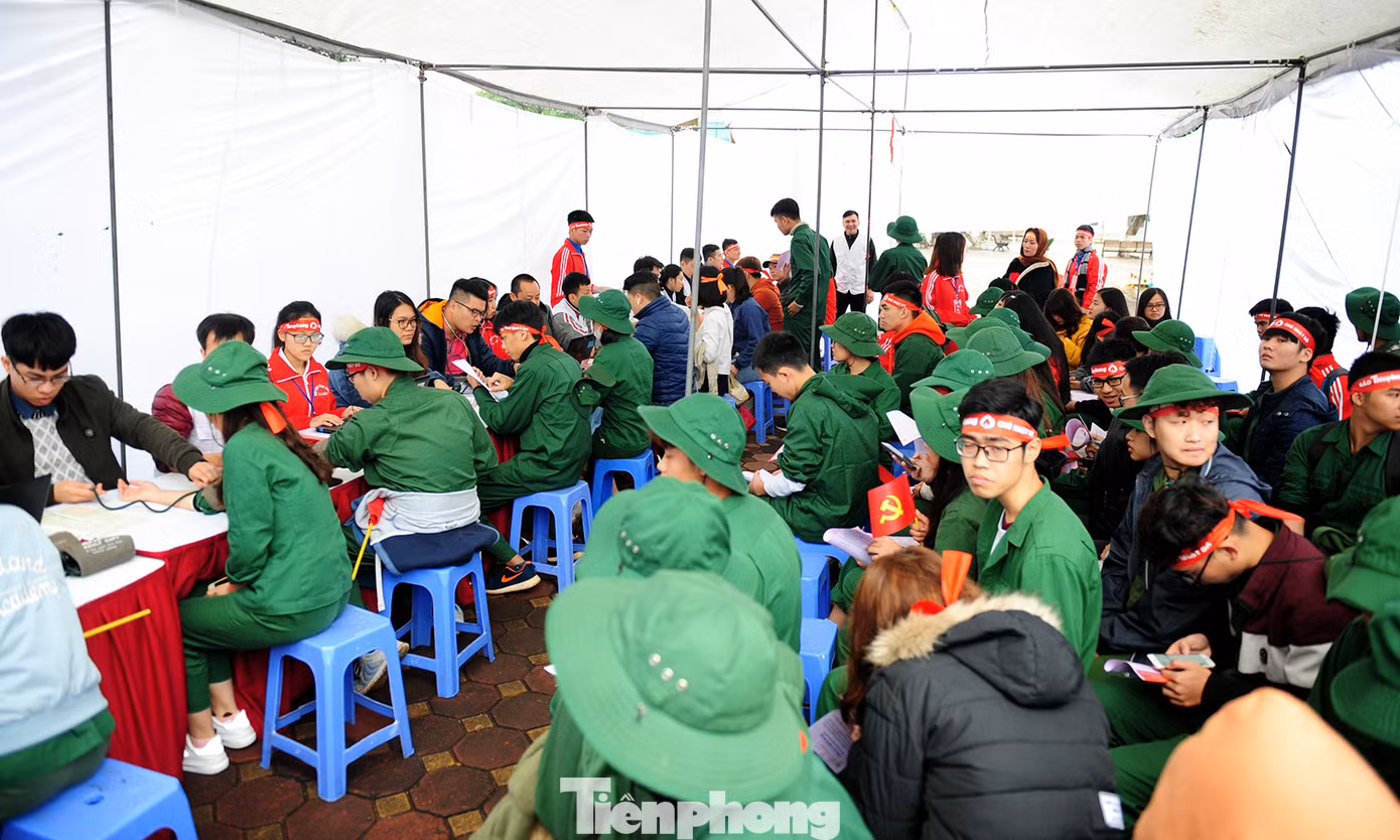 Dấu ấn tuổi 18 trong ngày hội hiến máu tình nguyện Chủ nhật Đỏ ảnh 1