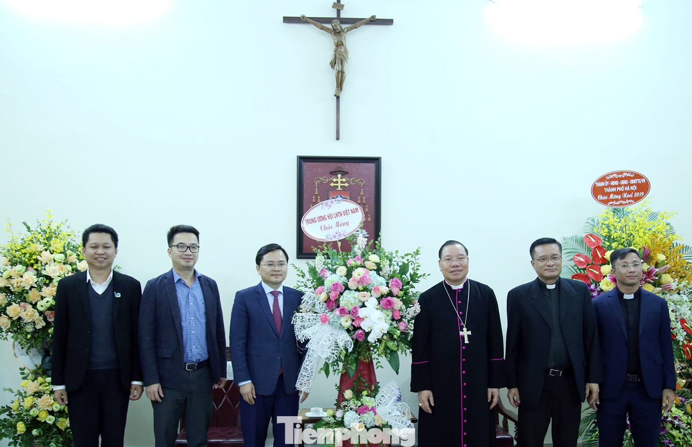 Chủ tịch T.Ư Hội LHTN Việt Nam chúc mừng mùa Giáng sinh ảnh 2