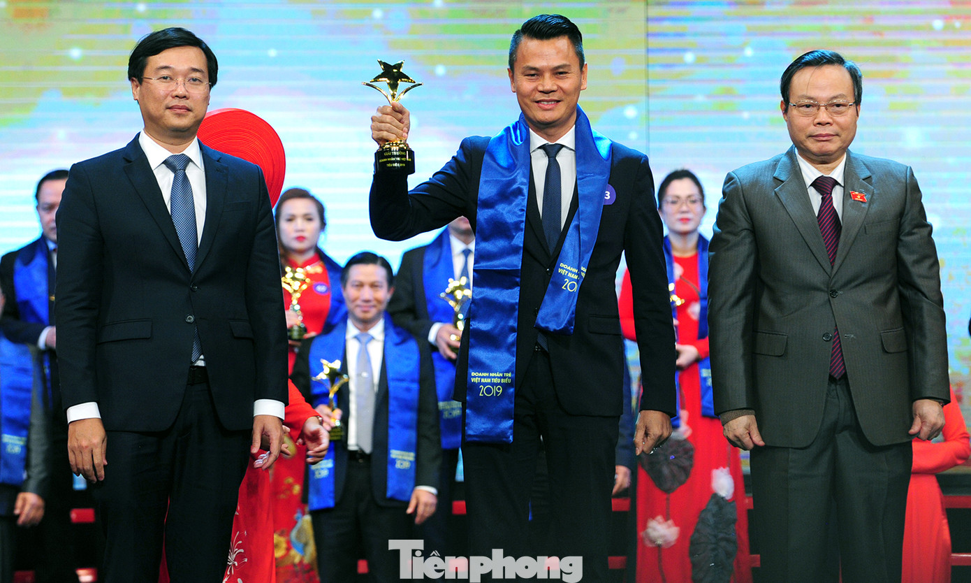 Bất ngờ xuất hiện doanh nhân trẻ Sao Đỏ thứ 11 ảnh 9