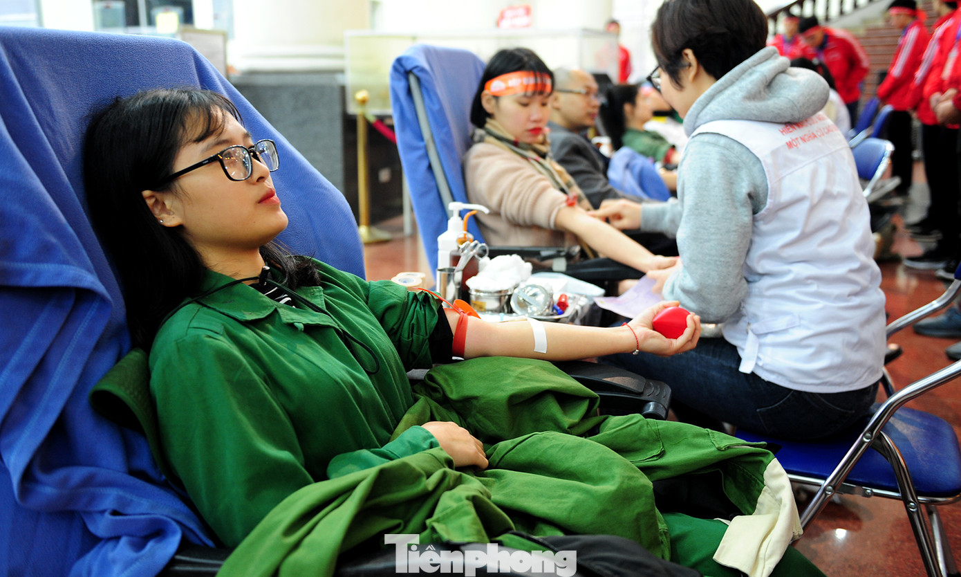 Dấu ấn tuổi 18 trong ngày hội hiến máu tình nguyện Chủ nhật Đỏ ảnh 7