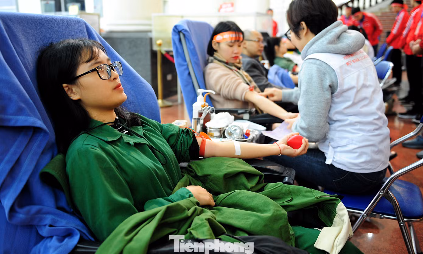 Dấu ấn tuổi 18 trong ngày hội hiến máu tình nguyện Chủ nhật Đỏ ảnh 7