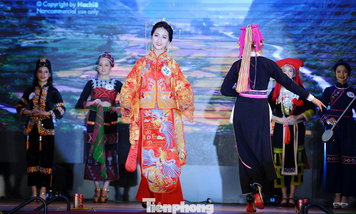 Ngắm thiếu nữ Lào Cai khoe sắc với trang phục dân tộc ảnh 9