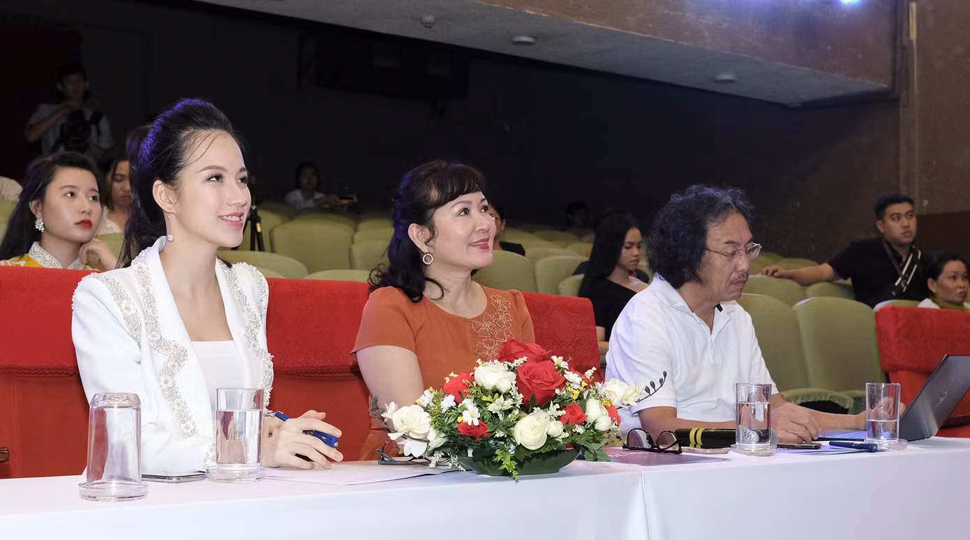 Nhan sắc xinh đẹp của giám khảo Hoa khôi Sinh viên Việt Nam 2020 ảnh 1