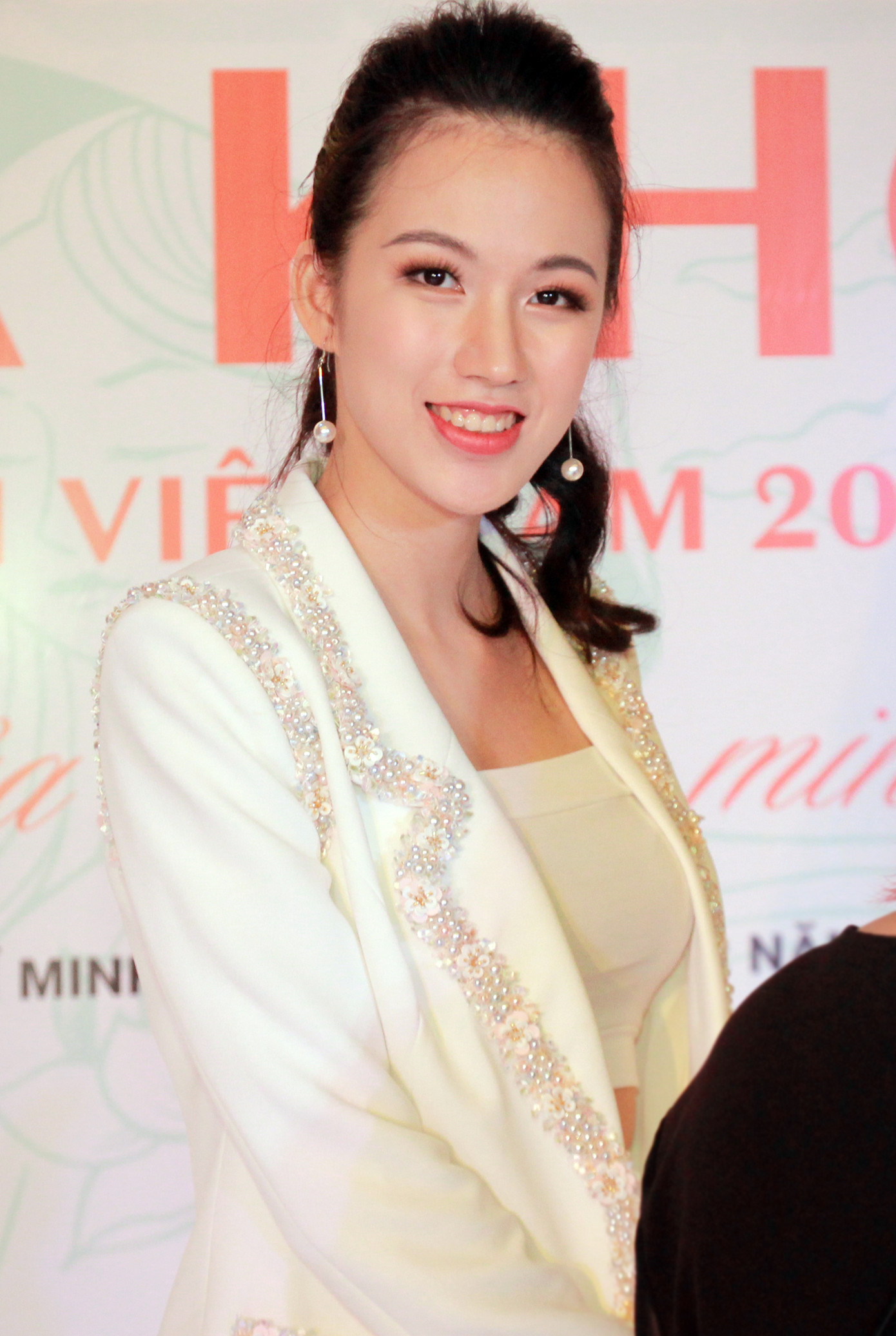 Nhan sắc xinh đẹp của giám khảo Hoa khôi Sinh viên Việt Nam 2020 ảnh 4