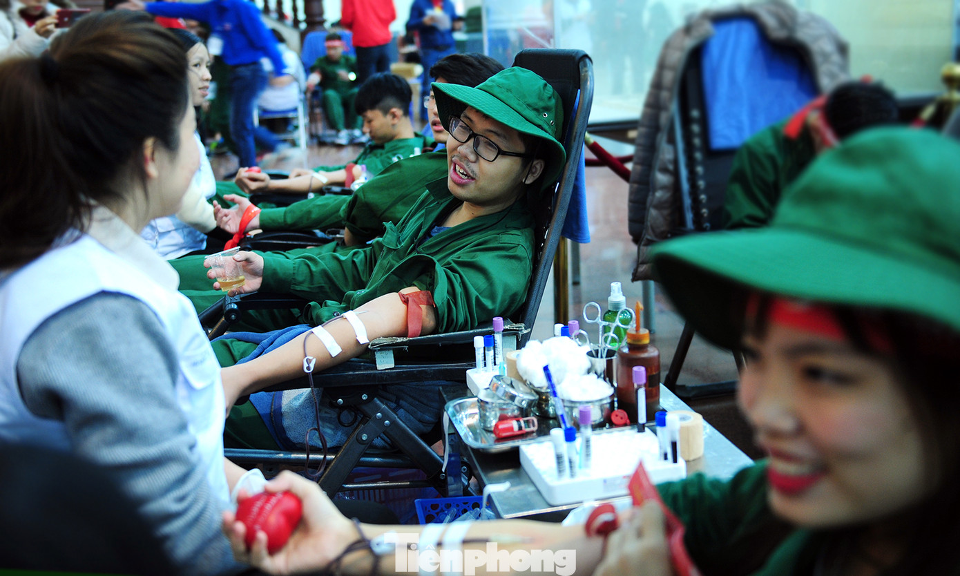 Dấu ấn tuổi 18 trong ngày hội hiến máu tình nguyện Chủ nhật Đỏ ảnh 10