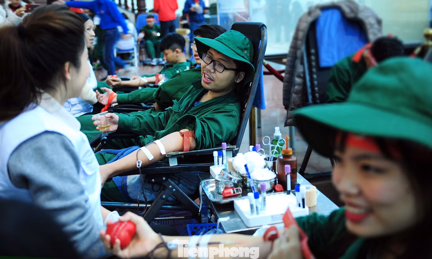 Dấu ấn tuổi 18 trong ngày hội hiến máu tình nguyện Chủ nhật Đỏ ảnh 10