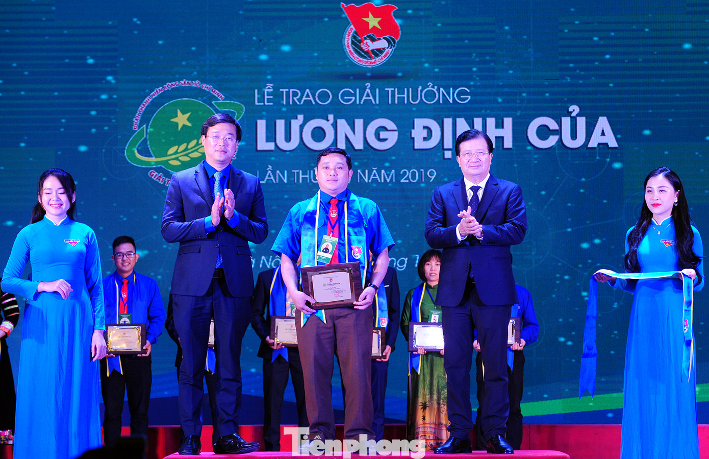 Người đẹp Cao nguyên đá được trao giải thưởng Lương Định Của ảnh 3