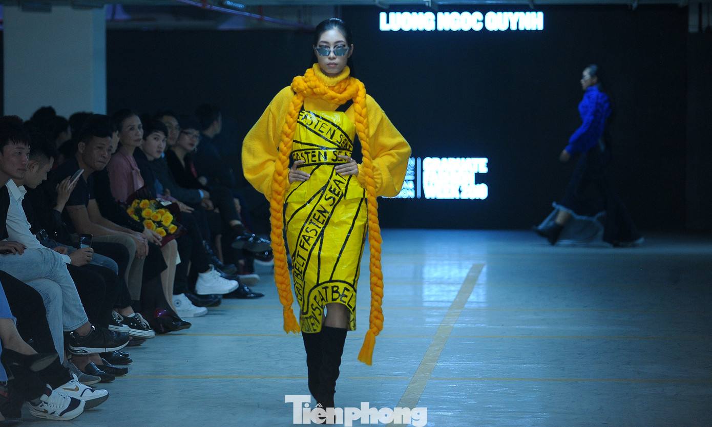 Sinh viên thiết kế thời trang phản ánh giao thông, môi trường ảnh 1