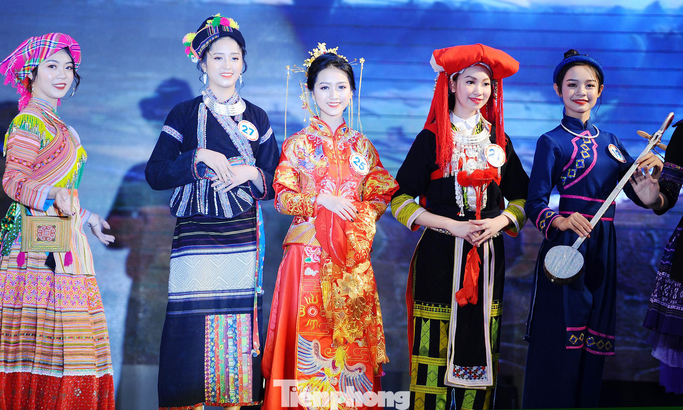 Ngắm thiếu nữ Lào Cai khoe sắc với trang phục dân tộc ảnh 14