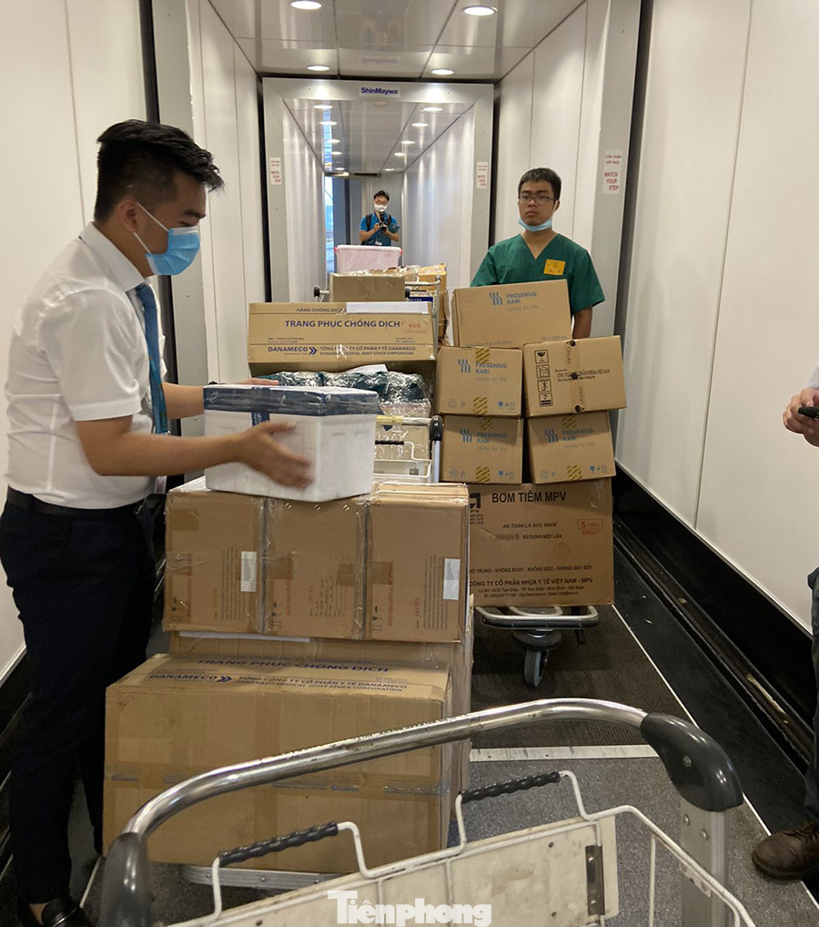 Bên trong chuyến bay đặc biệt đón lao động tại Guinea Xích đạo về nước ảnh 9