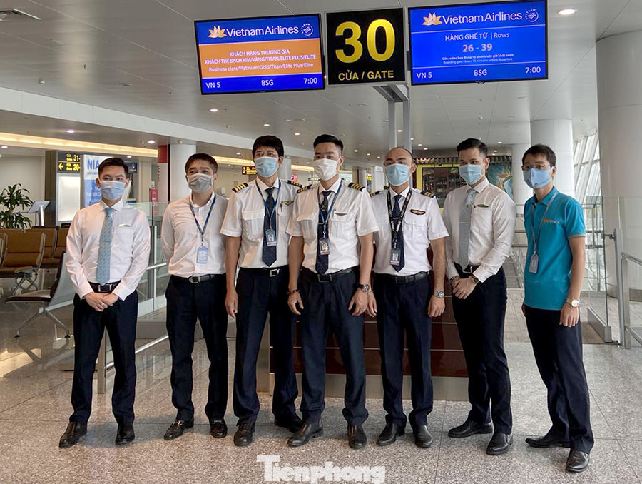 Bên trong chuyến bay đặc biệt đón lao động tại Guinea Xích đạo về nước ảnh 12