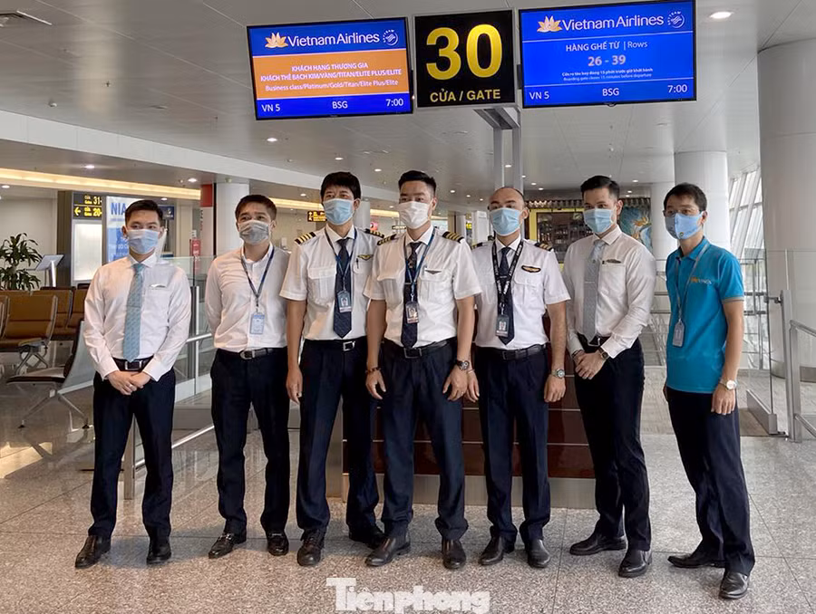 Bên trong chuyến bay đặc biệt đón lao động tại Guinea Xích đạo về nước ảnh 12