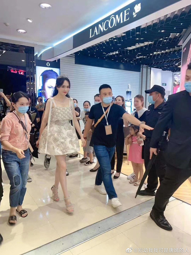 Đường Yên đẹp như công chúa cổ tích, nhưng đôi chân khẳng khiu đáng báo động ảnh 13