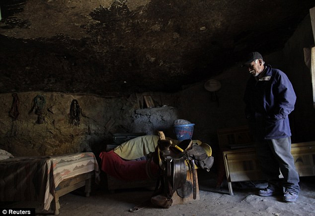 Có gì trong ngôi nhà 3 thế hệ ở, bị tảng đá 850 tấn đè vẫn không sập? ảnh 7