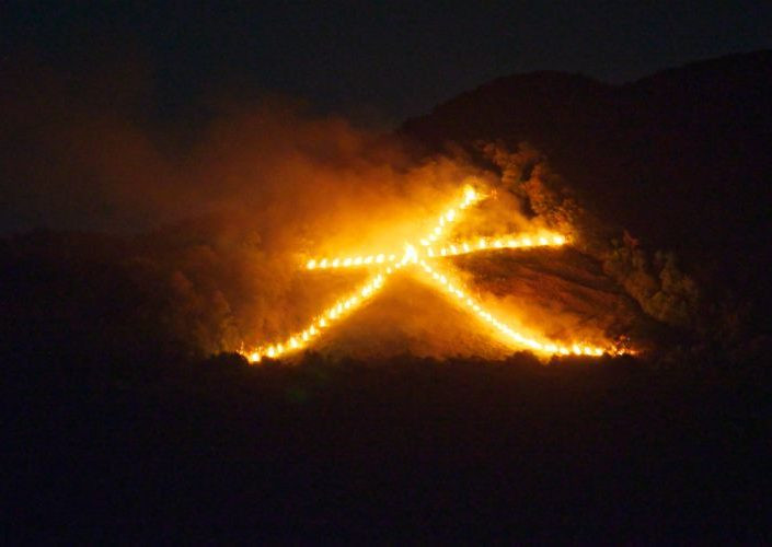 Bất ngờ các hoạt động 'mua vui' cho hồn ma lang thang trong tháng cô hồn ở một số nước ảnh 11