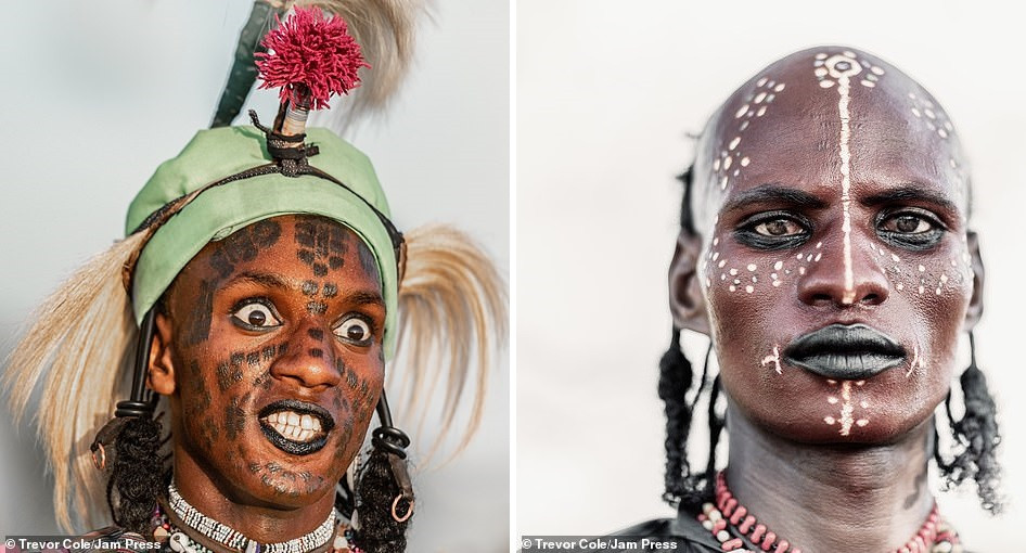 Đến nơi nam giới phải đọ sắc để được phái nữ chọn làm bạn tình ảnh 10