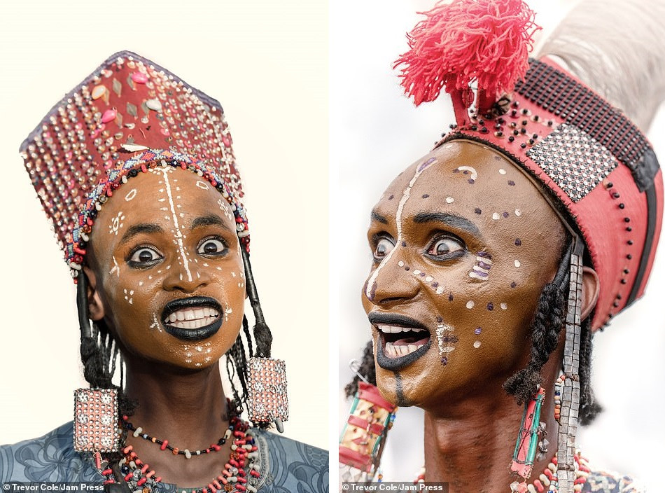 Đến nơi nam giới phải đọ sắc để được phái nữ chọn làm bạn tình ảnh 12