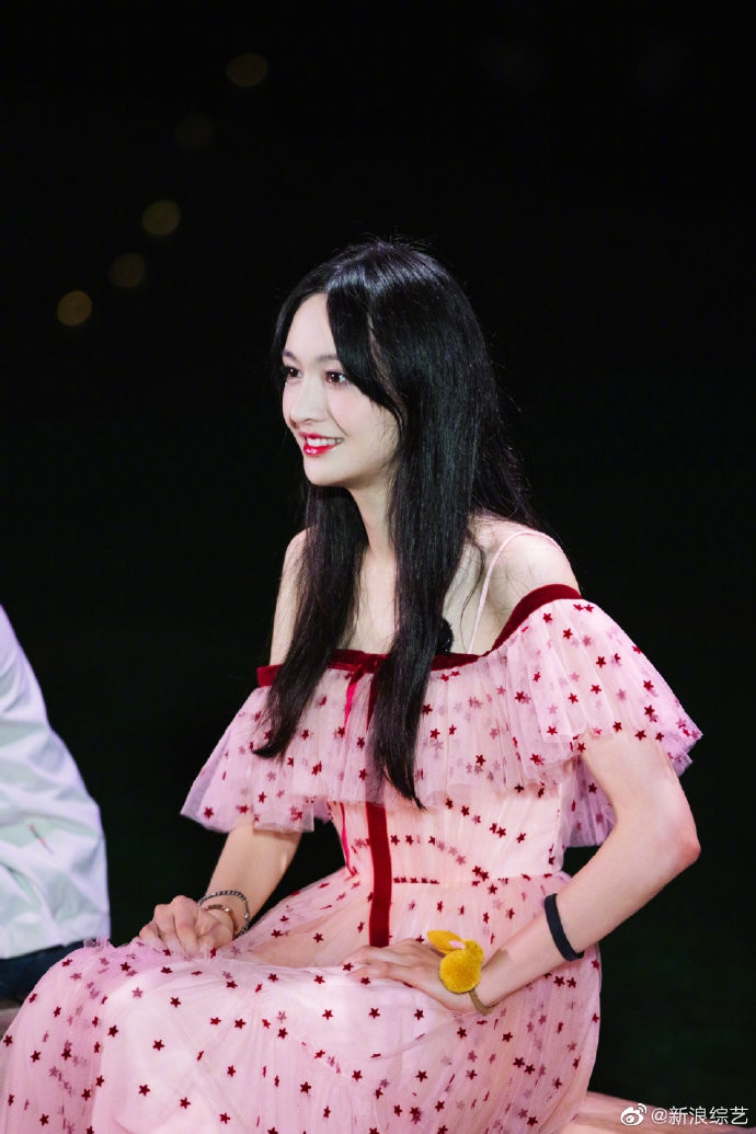 ‘Nữ thần thanh xuân’ Trịnh Sảng khoe vai trần ngọt ngào giữa lùm xùm EQ thấp ảnh 5